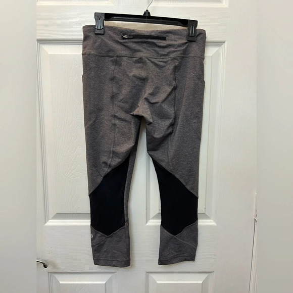 Lululemon Pace Rival Crop *22"
Heathered Black / Black (First Release) - Picture 4 of 6